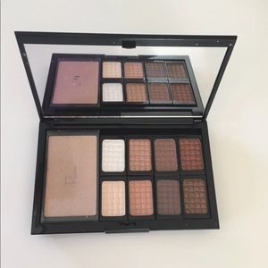 Doucce Eyeshadow And Highlighter Palette